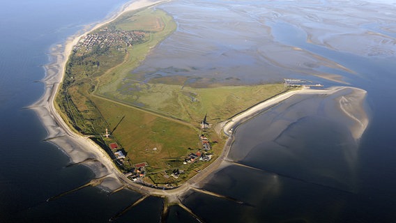 Eine Luft·aufnahme von der Nordsee·insel Wangerooge. © dpa - Bildfunk Foto: Ingo Wagner