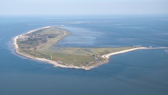 Eine Luftaufnahme der Insel Wangerooge. © picture alliance/dpa Foto: Sina Schuldt