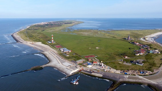 Blick auf Wangerooge aus der Vogelperspektive. © picture alliance / Christian Wolff/Wasserstraßen- und Schifffahrtsamt Wilhelmshaven /dpa | Christian Wolff Foto: Christian Wolff