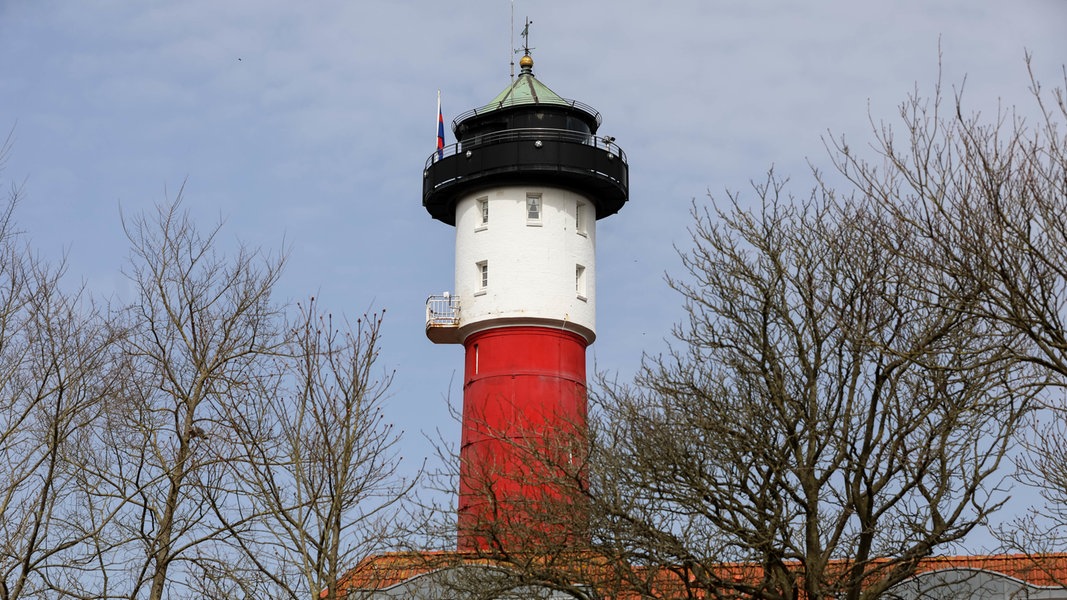 Ein Blick auf den alten Leuchtturm der Insel Wangerooge.