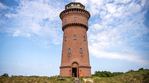 Der historische Wasserturm der ostfriesischen Insel Borkum. © dpa Foto: Sina Schuldt