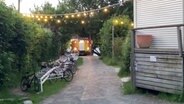Ein Krankenwagen an der Weser in Bremen. Hier ist offenbar ein Mann ertrunken. © NonstopNews 