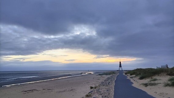 Die Kugelbake in Cuxhaven bei Sonnenaufgang. © NDR Foto: Anja Wolter