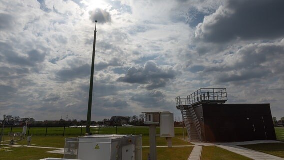Blick auf die Wetterstation in Lingen-Baccum. © dpa Foto: Friso Gentsch