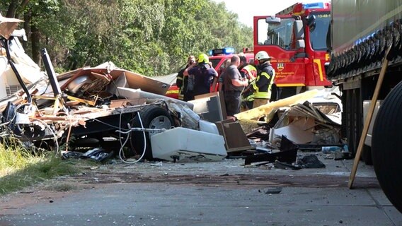 Eine Unfallstelle auf der A1 bei Wildeshausen. © Nord-West-Media TV 