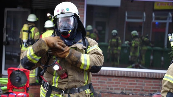 Feuerwehrleute bei einem Einsatz in Wildeshausen © Nord-West-Media TV 