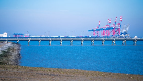 Blick auf den Jade-Weser-Port. © picture alliance/dpa | Sina Schuldt Foto: Sina Schuldt