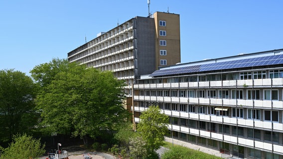 Seitenansicht von dem Gebäude vom Klinikum Wilhelmshaven. © picture alliance/dpa Foto: Lars Klemmer