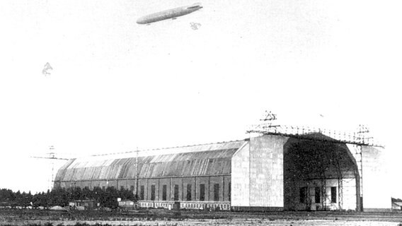 Eine Luftschiffhalle in Wittmundhafen um 1919. © Bundeswehr Foto: Bundeswehr