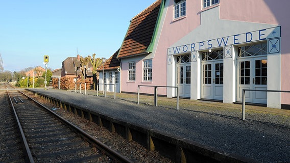 Außenaufnahme des Vogeler Bahnhof. © dpa - Bildfunk Foto: Ingo Wagner