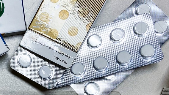 Vom Zoll beschlagnahmte Blister mit Tabletten © Zoll 