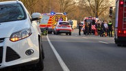 Rettungskräfte nach einem schweren Unfall mit einem Kind bei Alfhausen © Nord-West-Media TV 