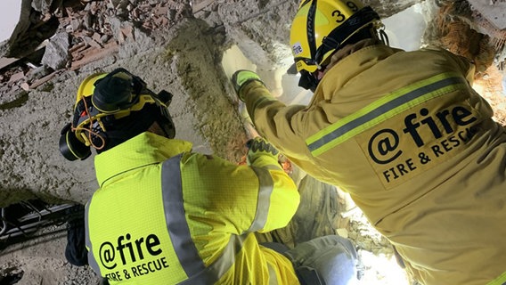 Das Such- und Rettungsteam von @fire bei Rettungsarbeiten im Erdbebengebiet in der Türkei © @fire 