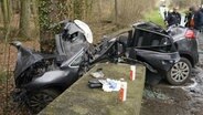 Ein Pkw ist nach einem Unfall in Belm weitgehend zerstört. © NWM TV 