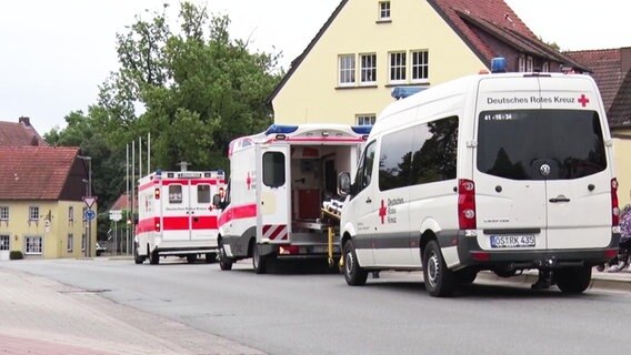Rettungswagen im Einsatz bei der Evakuierung in Belm (Landkreis Osnabrück). Hier findet eine Bombenräumung statt. © NWM 
