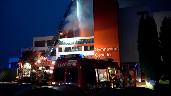 Feuerwehreinsatz an einer Schule in Georgsmarienhütte (Landkreis Osnabrück). © Nord-West-Media TV 