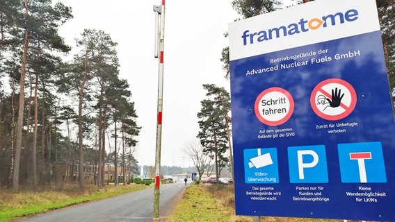 eine Einfahrt zur Brennelementefabrik in Lingen © NDR Foto: Josephine Lütke