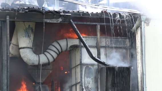 Ein Brand in einer Trocknungsfabrik für Tierfutter in Dalum. © Nord-West-Media TV 