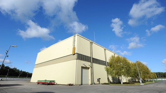 Die Lagerhalle für die atomaren Behälter im Zwischenlager in Gorleben. © dpa Foto: Peter Steffen