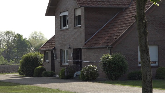 Blick auf ein Wohnhaus in Hilkenbrook. © Nord-West-Media TV 