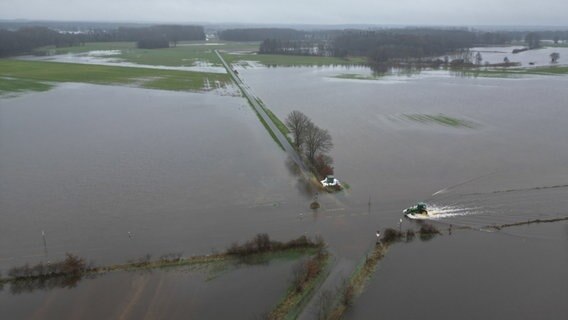 Blick auf das Hochwassergebiet in Lathen. © dpa Foto: Lars Penning