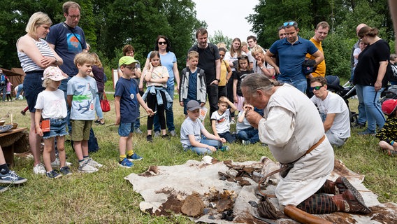 Museumspädagogik im Museum und Park Kalkriese nach. © Varusschlacht im Osnabrücker Land Foto: Hermann Pentermann