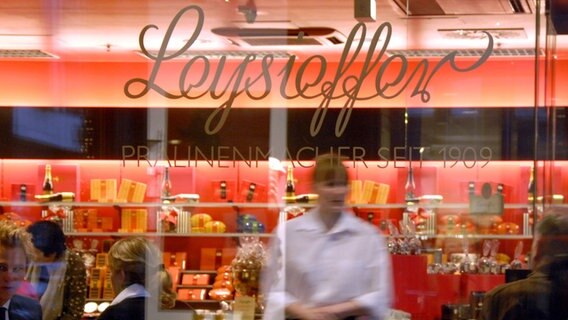 Blick in eine Filiale des Osnabrücker Pralinen- und Schokoladenherstellers Leysieffer. © dpa-Bildfunk Foto: Britta Pedersen