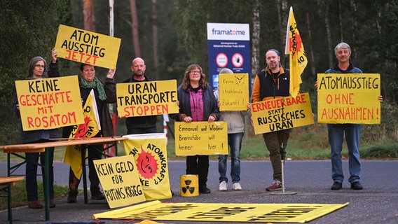 Protest deutscher, niederländischer und russischer Umweltgruppen vor der Brennelementfertigungsanlage. © picture alliance/dpa | Lars Klemmer Foto: Lars Klemmer