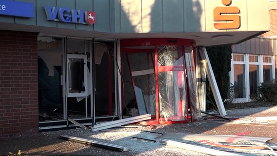 Das Bild zeigt eine Bankfiliale in Melle. Dort wurde ein Geldautomat gesprengt. © Nord-West-Media TV 