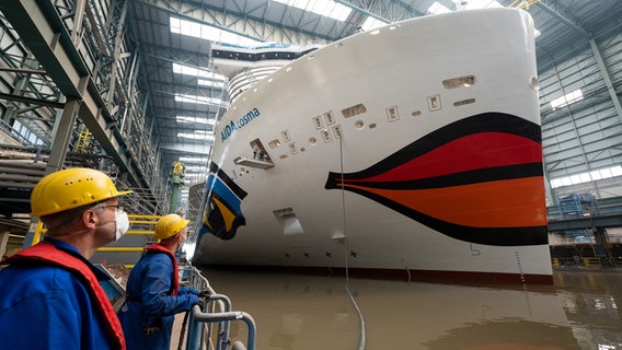 The ship "AIDAcosma" in the construction dock of the Meyer shipyard in Papenburg. © MEYER WERFT