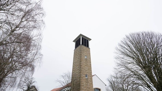 Blick auf die Evangelisch-lutherische König-Christus Kirche Oesede. © Friso Gentsch/dpa Foto: Friso Gentsch/dpa