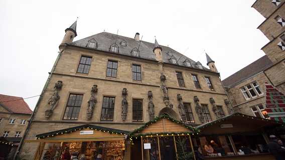Blick auf das im spätgotischen Stil erbaute historische Rathaus der Stadt Osnabrück. © NDR Foto: Julius Matuschik