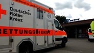 Ein Krankenwagen steht auf einem Parkplatz in Bad Iburg. © Nord-West-Media TV 