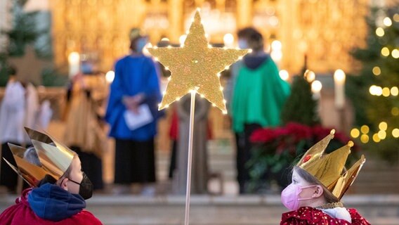 Osnabrück: Sternsinger sitzen im Osnabrücker Dom. © picture alliance/dpa | Friso Gentsch Foto: Friso Gentsch