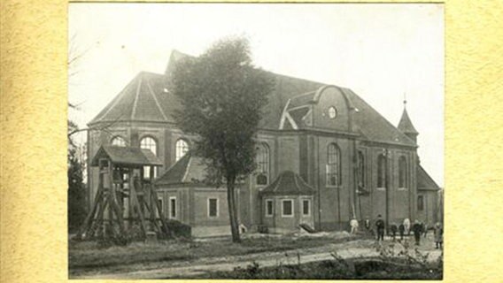 Außenansicht der Antoniuskirche in der ehemaligen Ortschaft Wahn. © www.wahn-use-olde-heimat.de 