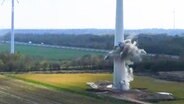 Sprengung eines Windrades in Windpark Borsum-Ahlerstedt. © NonstopNews 