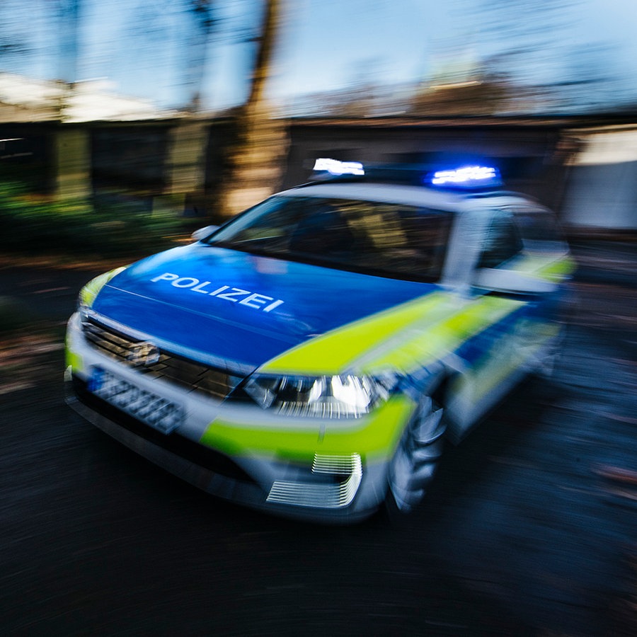 Auto kollidiert mit Streifenwagen - drei Verletzte   - Nachrichten -  Niedersachsen - Studio Osnabrück