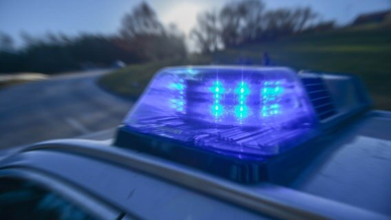 Blaulicht auf dem Dach eines Einsatzwagens © picture alliance / Ostalb Network | Reporterteam Foto: Ostalb Network