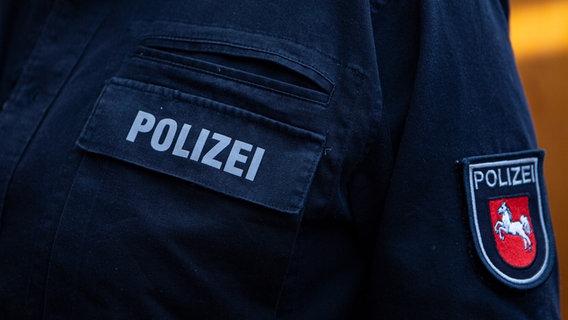 The uniform of an officer of the Lower Saxony police (theme image) © Fotostand Photo: Gelhot