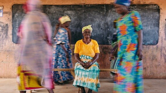 Mit der Aufnahme "The Big Forget" über den Umgang mit Demenzerkrankten in Afrika gewann Lee-Ann Olwage den Preis für das beste Pressefoto Afrikas. © Lee-Ann Olwage, Bob & Diane Fund, for Der Spiegel Foto: Lee-Ann Olwage