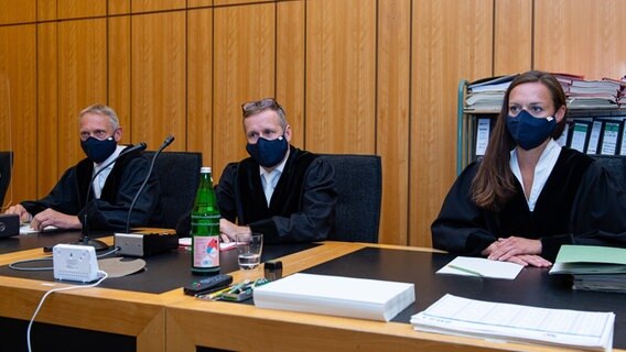 Der Vorsitzende Richter Matthias Pheiler (M.), Richter Schiereck (l.) und Richterin Wilmes sitzen im Landgericht Münster. © picture alliance/dpa/dpa pool/Guido Kirchner Foto: Guido Kirchner