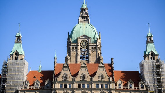 Das Neue Rathaus mit Kuppel und Aussichtsplattform. © picture alliance/dpa | Julian Stratenschulte Foto: Julian Stratenschulte