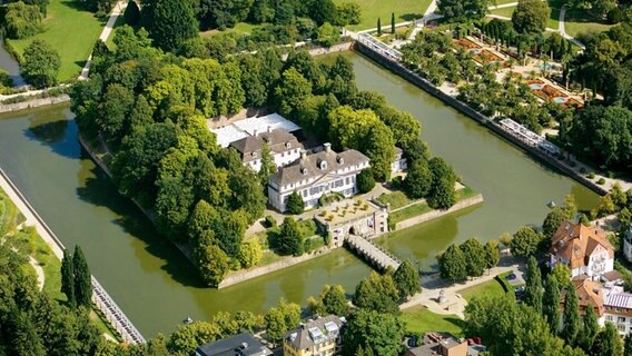 Das Schloss Pyrmont, aufgenommen von einer Drohne. © Schloss Pyrmont Foto: Günther Dächert