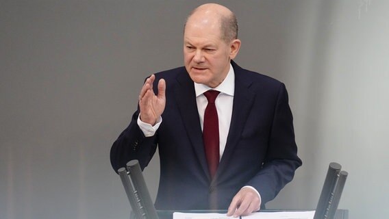 Bundeskanzler Olaf Scholz (SPD) spricht im Bundestag. © picture alliance Foto: Kay Nietfeld