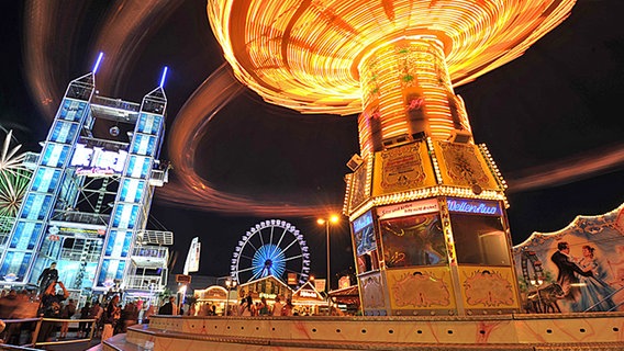 Kettenkarussel auf dem Schützenfest in Hannover © dpa Bildfunk Foto: Peter Steffen