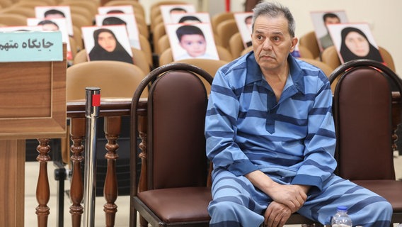 Der Deutsch-Iraner Djamshid Sharmahd sitzt in einem Teheraner Revolutionsgericht. © picture alliance/dpa | Koosha Falahi/Mizan/dpa Foto: Koosha Falahi/Mizan
