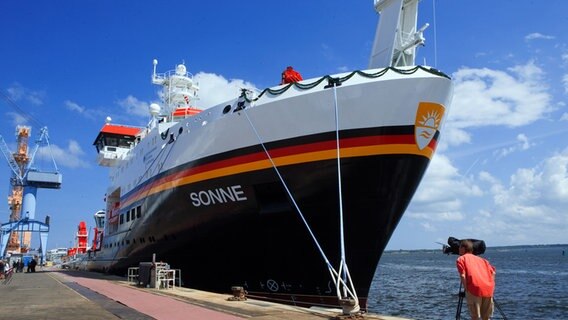 Das Forschungsschiff "Sonne". © dpa Foto: Jens Büttner