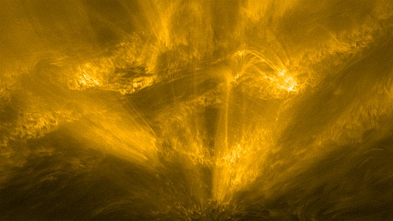Ein Weltraumaufnahme zeigt einen Teil der Sonne. © ESA & NASA/Solar Orbiter/EUI Team 