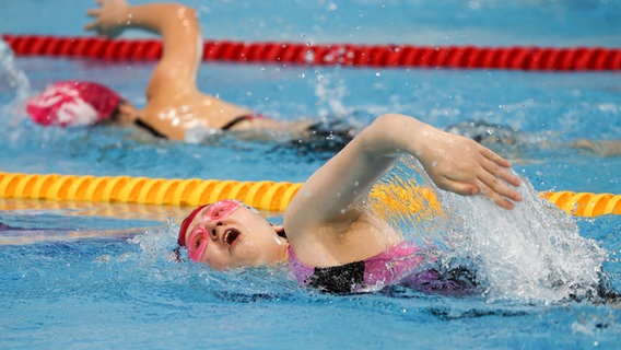 Schwimmerinnen sind während eines Special Olympics-Wettkampfes im Wasser. © picture alliance/dpa/TASS | Yegor Aleyev Foto: Yegor Aleyev