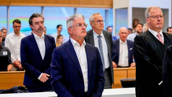 Rupert Stadler, ehemaliger Vorstandsvorsitzender des Automobilherstellers Audi, wartet im Landgericht München auf das Urteil. © Matthias Schrader/AP Pool/dpa Foto: Matthias Schrader